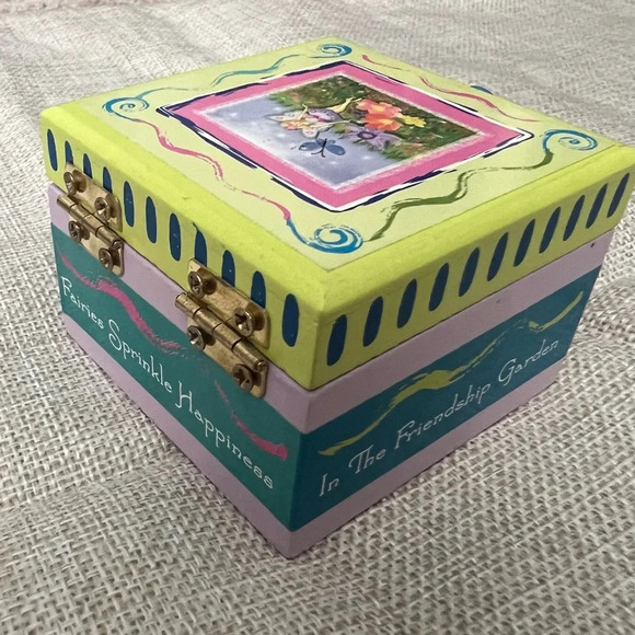 Hallmark Fairy Box with Fairy Necklace - Picture 7 of 8